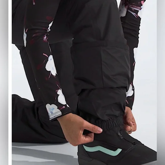 NWT The North Face Women’s Freedom Insulated Snow Ski Pants, Size Medium Short!